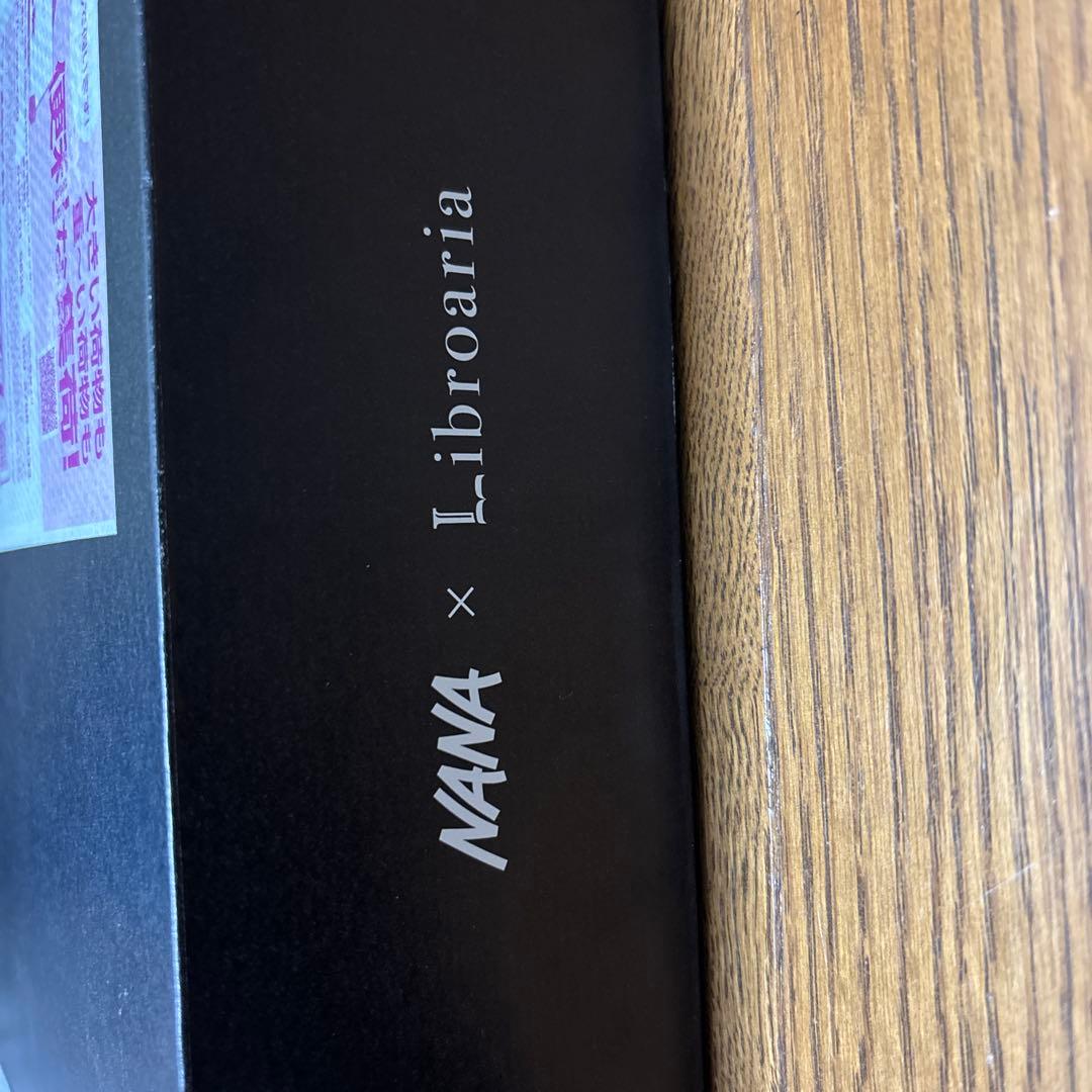 NANA リブロアリア ハチ 香水