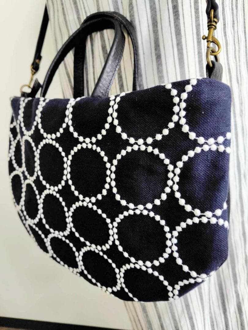 ミナペルホネン/2025tambourineタンバリンネイビー×白/ラウンドショ