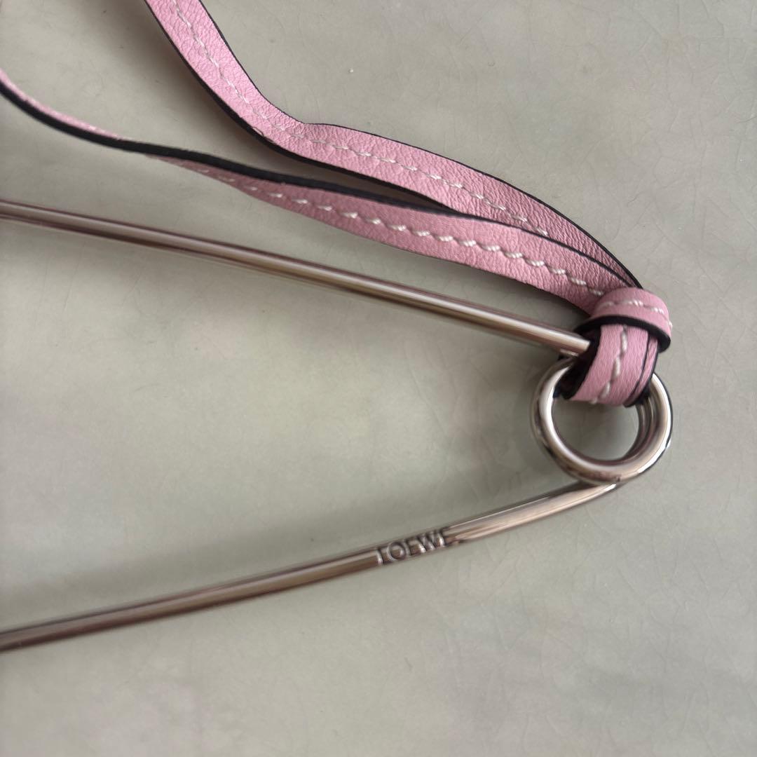 LOEWE ロエベ　ピン型アクセサリー