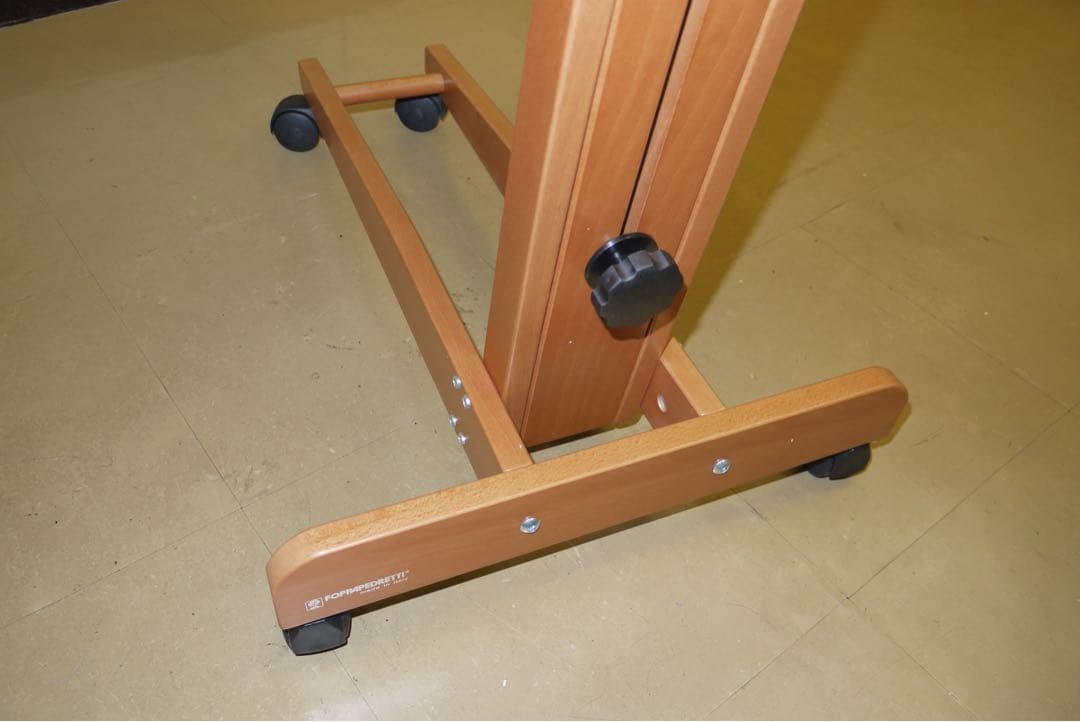 イタリア　フォパペドロッティ折りたたみ式ベッドサイドテーブル