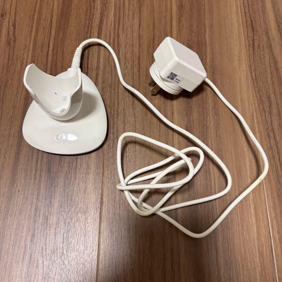 ニュースキン　ルミスパ　洗顔ブラシ 青と白 充電スタンド付き