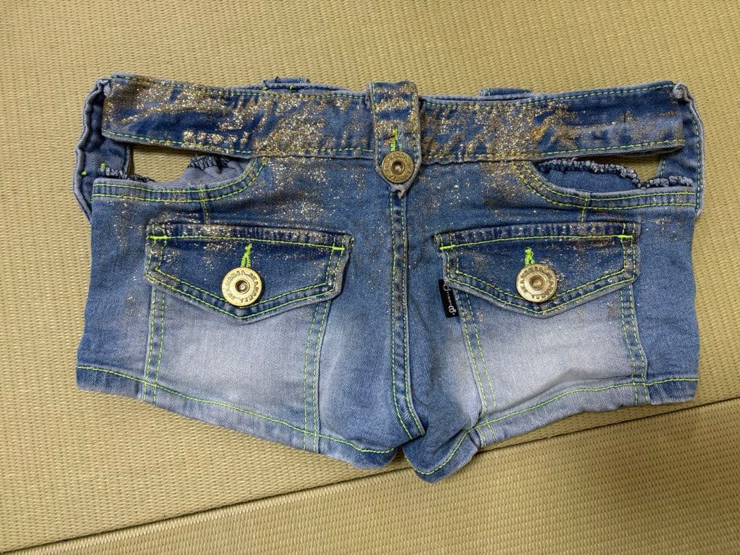 d.i.a ラメ入りデニムショートパンツ ネオン糸 26インチ