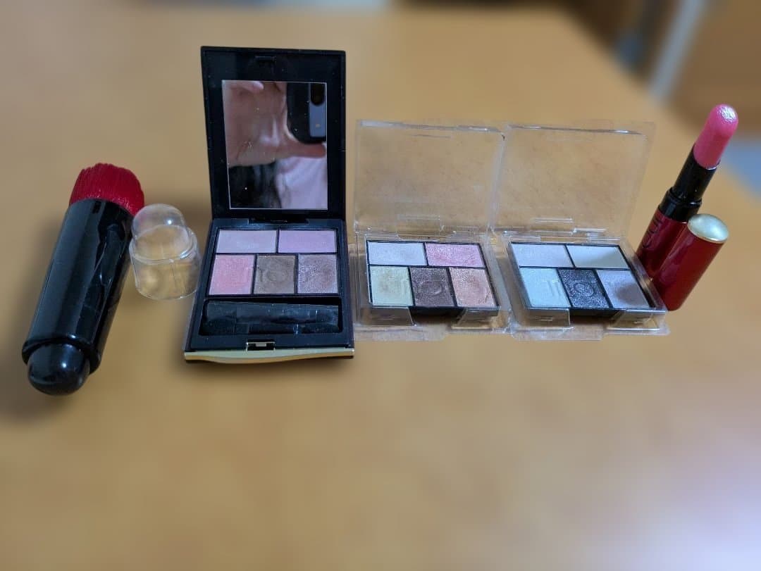 インウイ　アイシャドウパレット　リップ　ファンデーションブラシ　セット