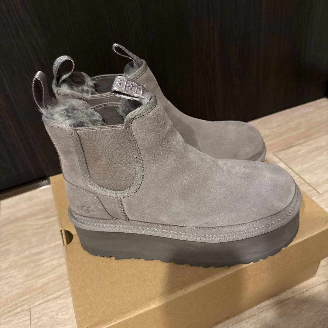UGG グレー ニューメルプラットチェルシーブーツ