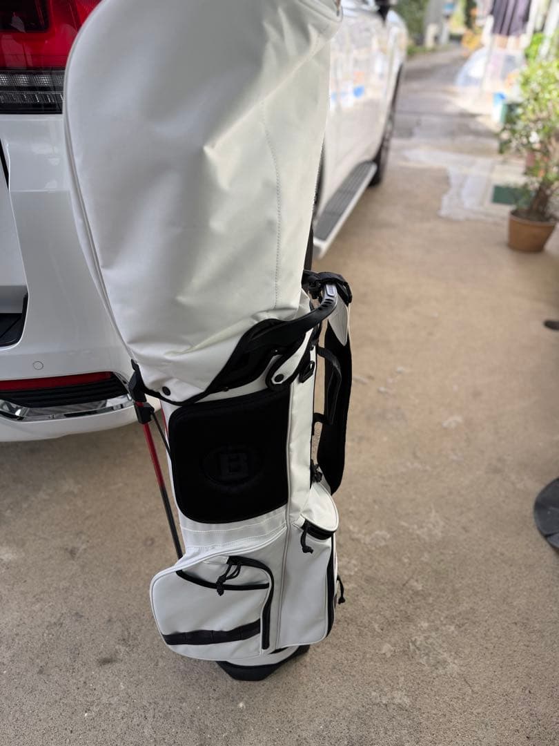 超美品　ブリーフィング　キャディバッグ　白　スタンド　ネームプレート付き