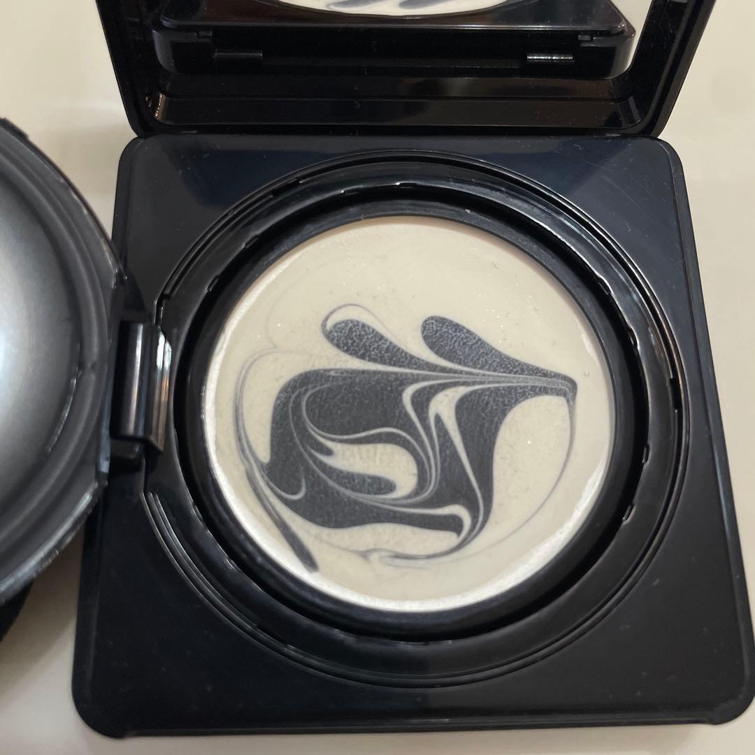 GIVENCHY ソワンノワール UVコンパクト