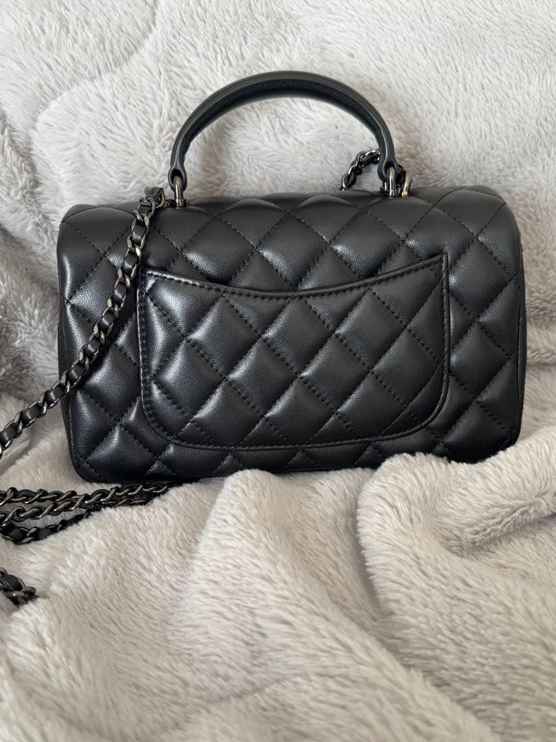 CHANEL ブラック レザー ショルダーバッグ ノベルティ