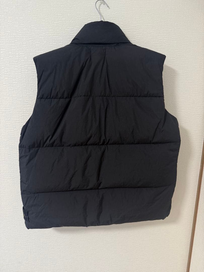 ストーンアイランド ブラック ダウンベスト