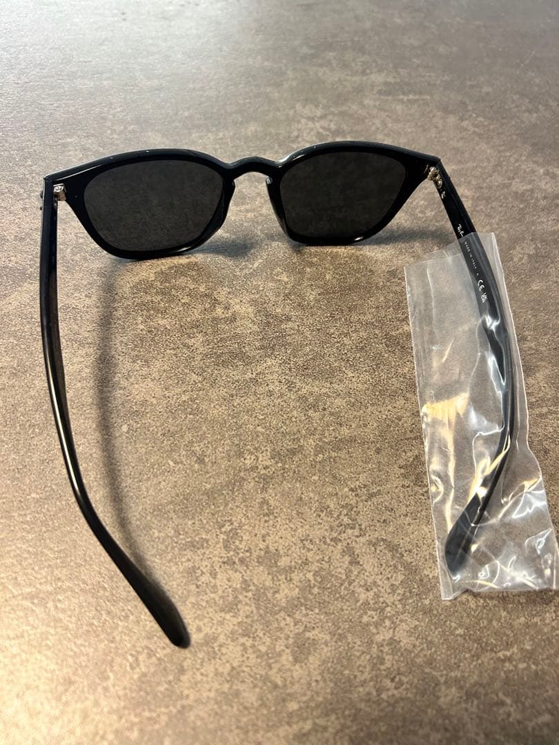 Ray-Ban RB4258F サングラス ブラック ダークグリーン