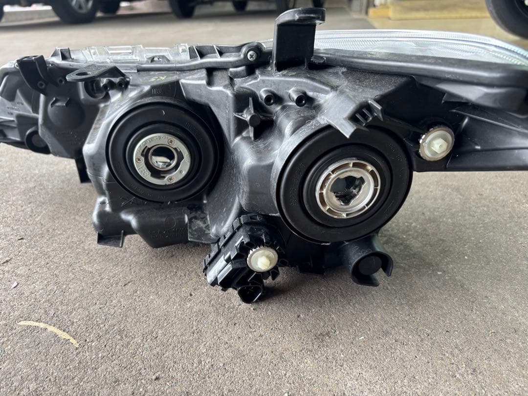 ⭐️(ばら売り可能)NZE161アクシオヘッドライト左右