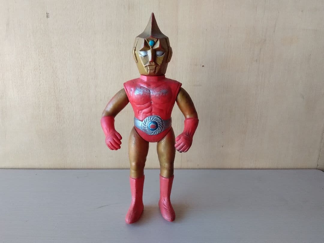 スペクトルマンソフビ約26cm 赤・金