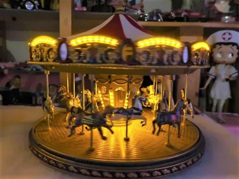 爆レア★ミスタークリスマス メリーゴーランド型オルゴール ゴールドラベル