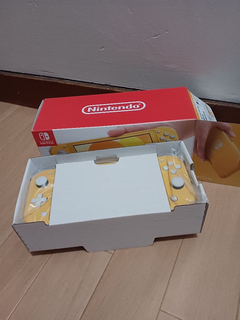 (新品未使用) Switch Lite イエロー・コ一ラル2台セット