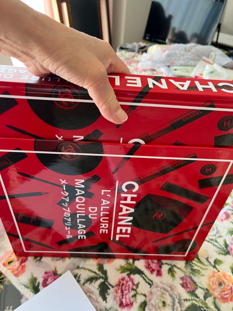 CHANEL書籍 CHANELメイクの100年のメゾンのストーリーを綴った本