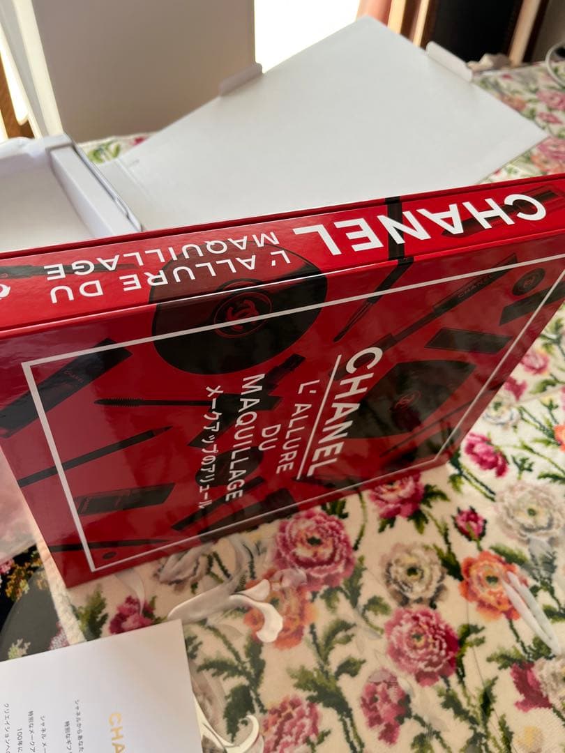 CHANEL書籍 CHANELメイクの100年のメゾンのストーリーを綴った本