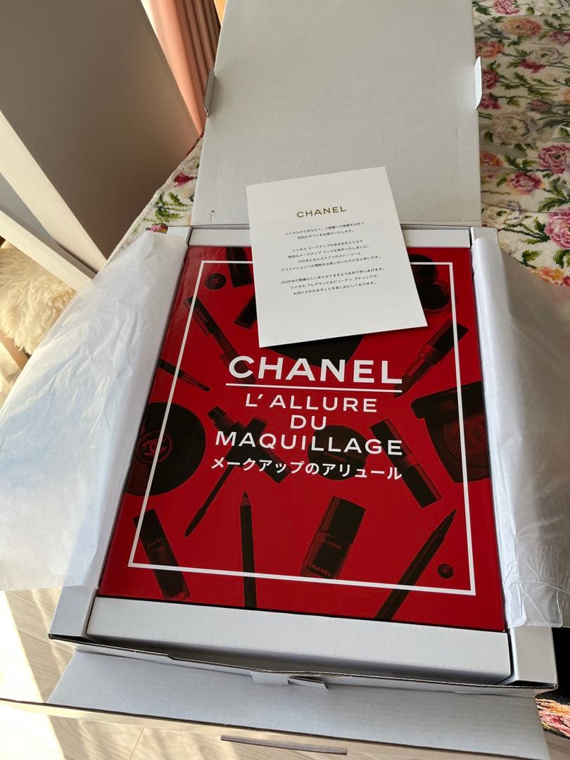 CHANEL書籍 CHANELメイクの100年のメゾンのストーリーを綴った本
