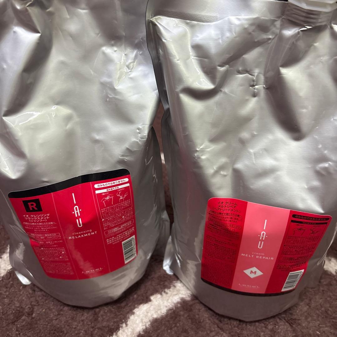 IAUシャンプートリートメント各1本ずつ