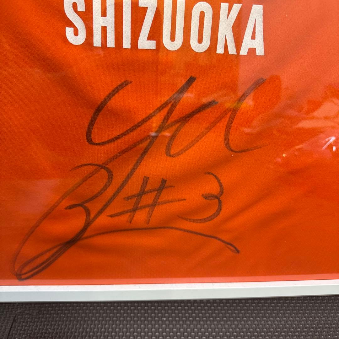 ★送料込み　ベルテックス静岡　岡田雄三選手　直筆サイン　Tシャツ