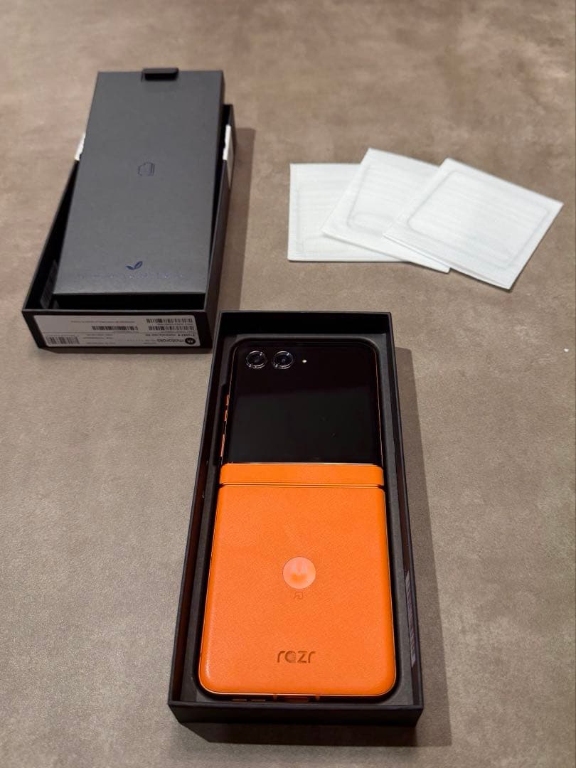 Motorola Razr 50 オッレンジ 512GB