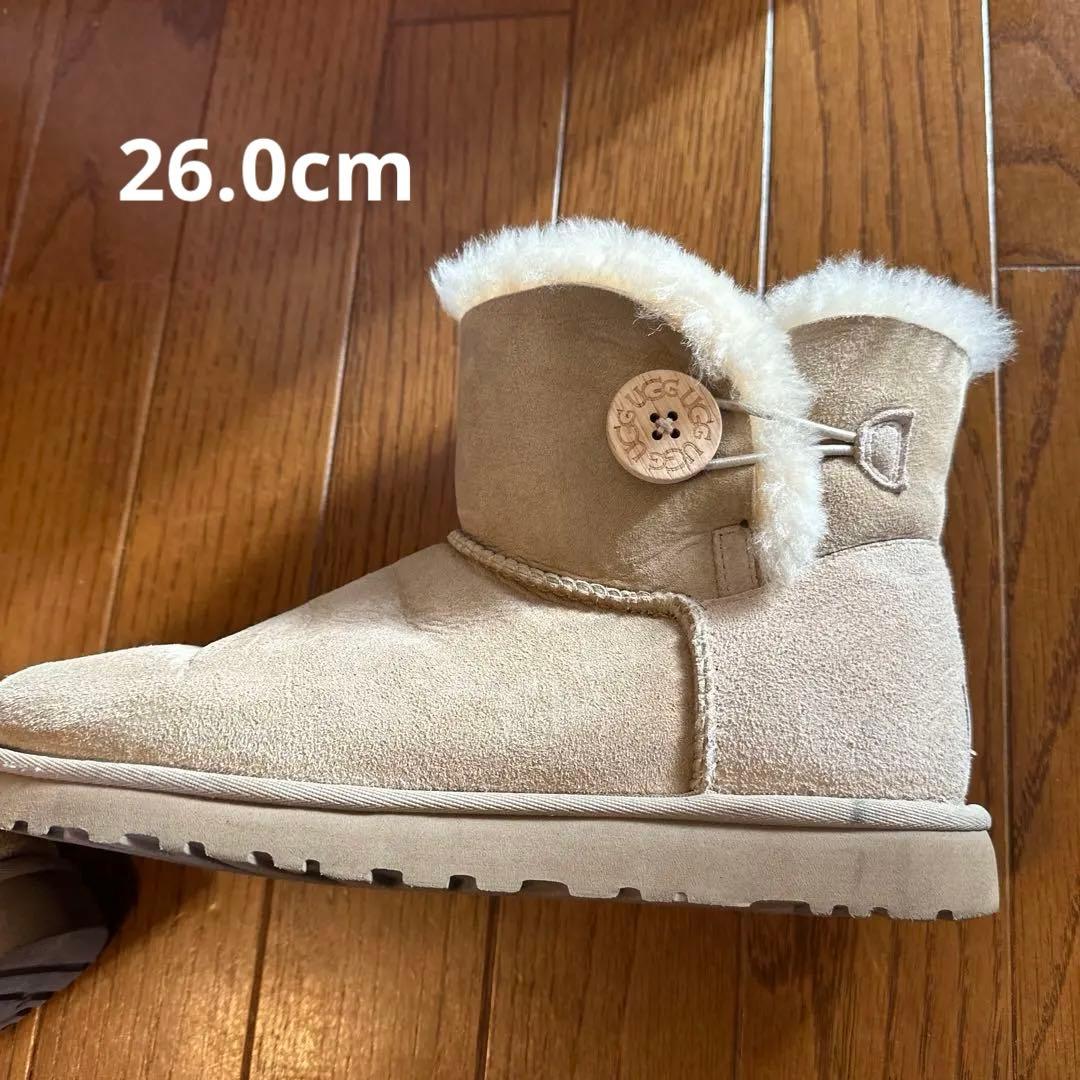 美品 UGG アグ ムートンブーツ ミニベイリーボタン US9 26.0cm