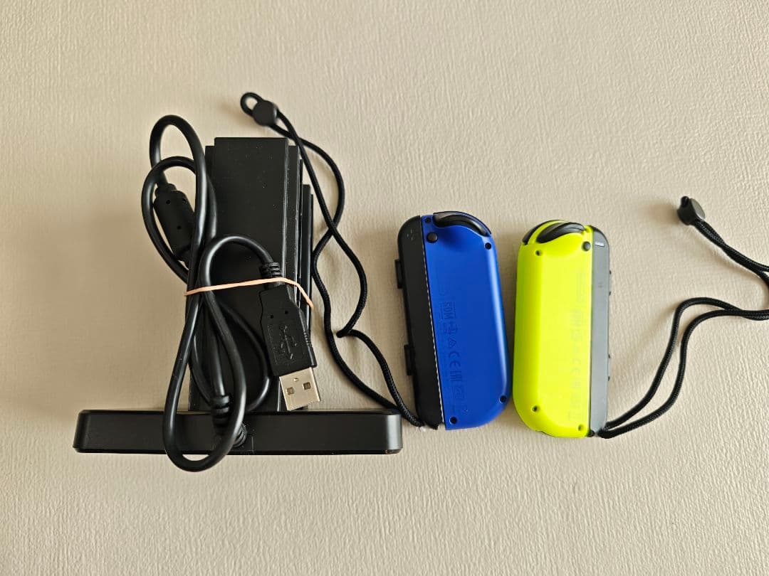 Nintendo Switch　ジョイコン　充電スタンド　ホリパッド　あつ森