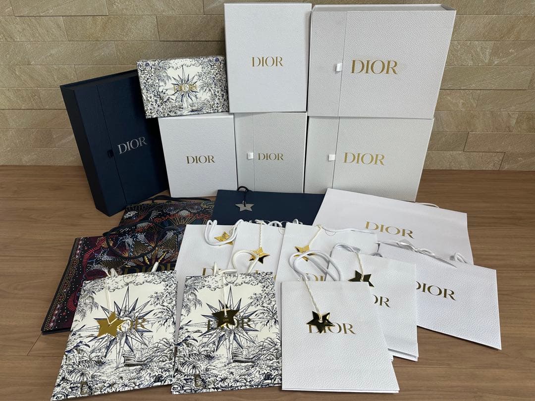 Dior 空箱　紙袋　チャーム付き有り