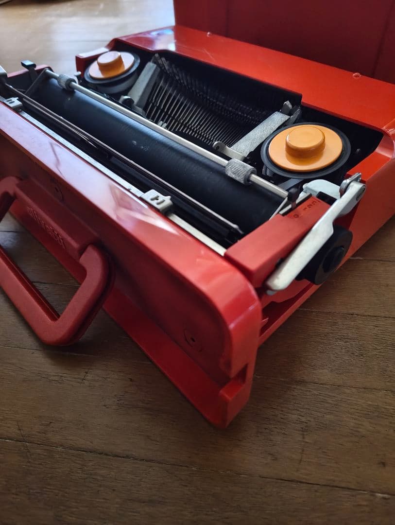 タイプライター Olivetti Valentine オリベッティ バレンタイン