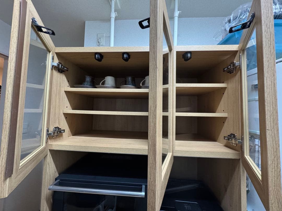 引取限定の方のみ7000円！収納キャビネット ガラス扉付き〔発送費込みです）