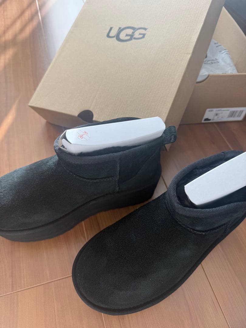 UGG 黒 ウルトラミニ　厚底