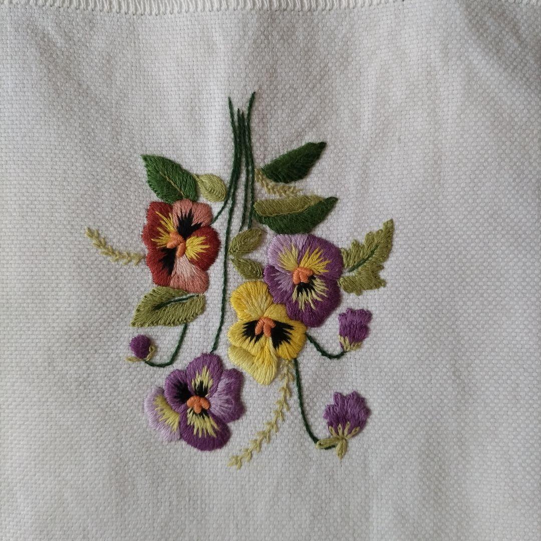 戸塚刺繍　テーブルセンター