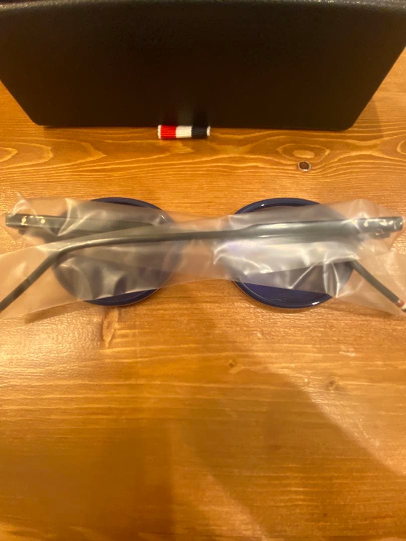 t*o様 THOM BROWNE ラウンドサングラス ブラック/ブルー