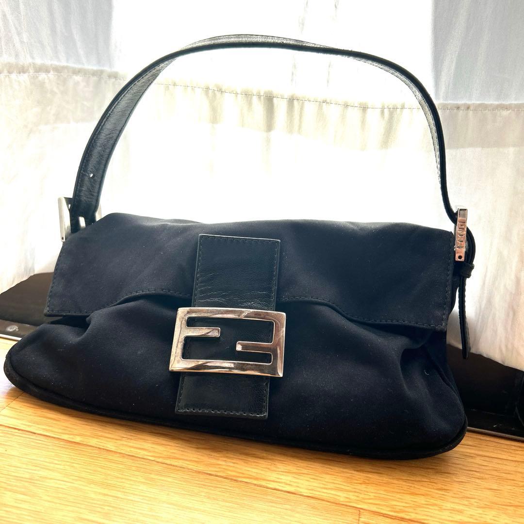 FENDI マンマバケット　ブラック　ハンドバッグ