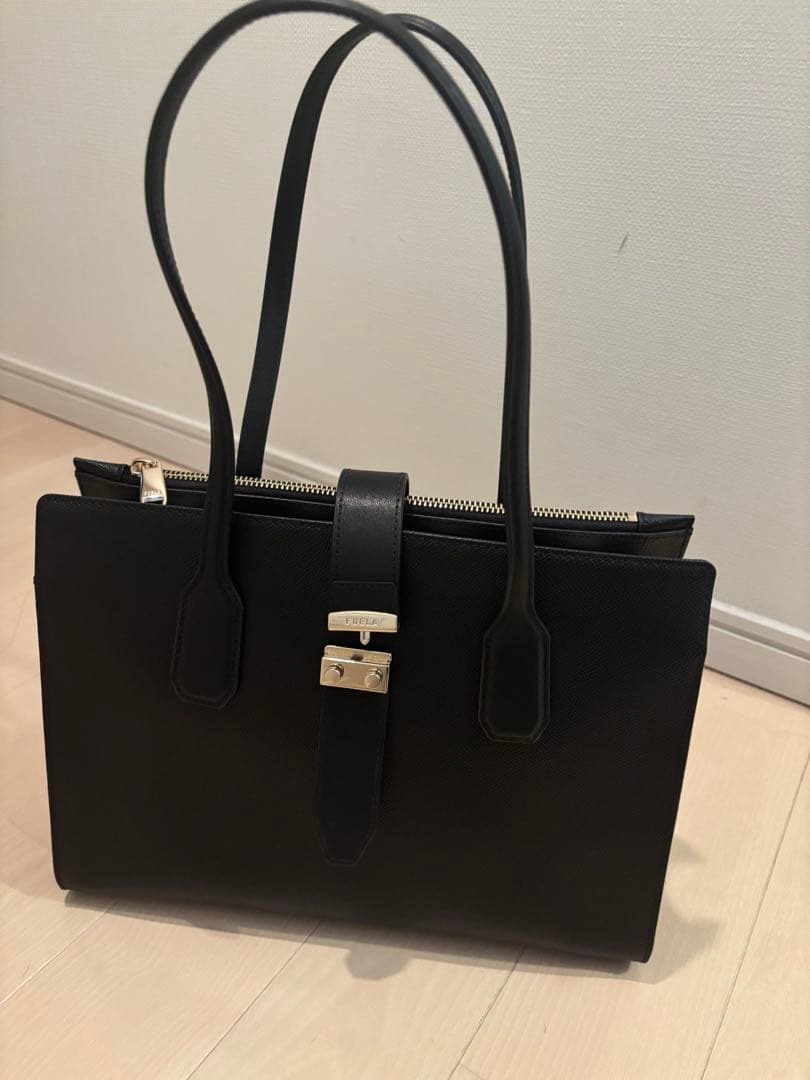 FURLA ビジネス　トートバック　黒　25年3月購入　超美品