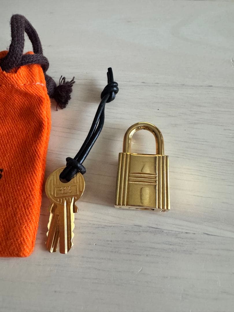 HERMESゴールドカデナパドロック南京錠鍵２本、保存袋付き
