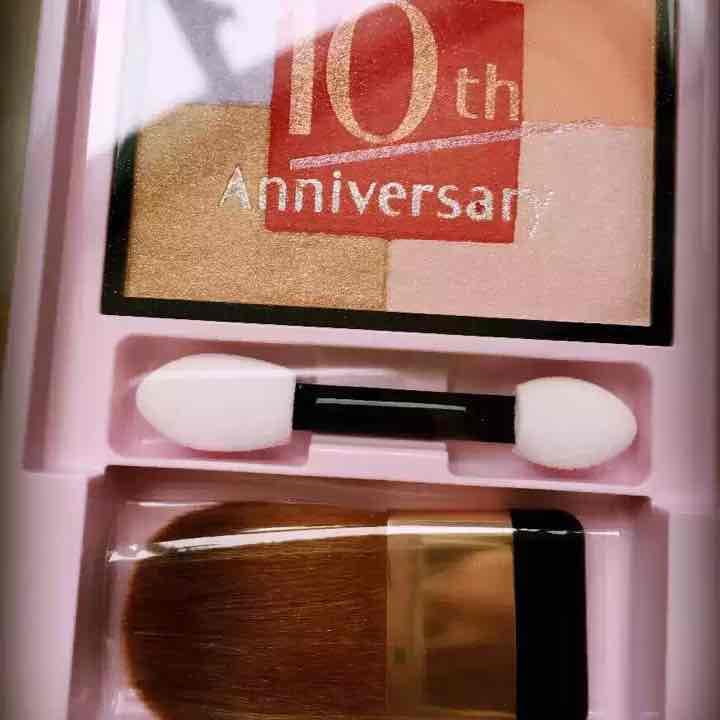 (新品)艶っぽいレディムードが完成する　１０周年限定コンパクト