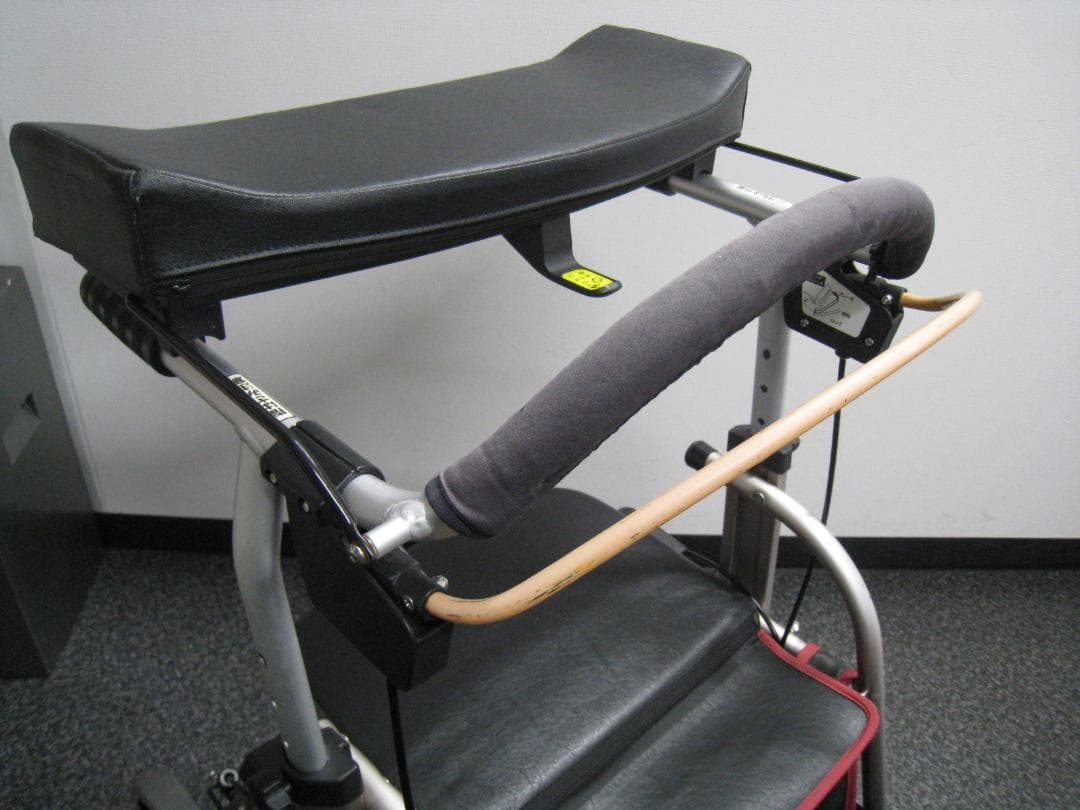 【送料無料】ナブテスコ 前腕支持型歩行車 REHAMO コンパル抑速ブレーキ