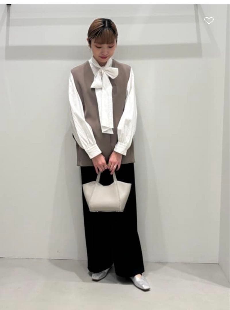 BEAUTY&YOUTHユナイテッドアローズ　ホワイトリボン付き長袖ブラウス