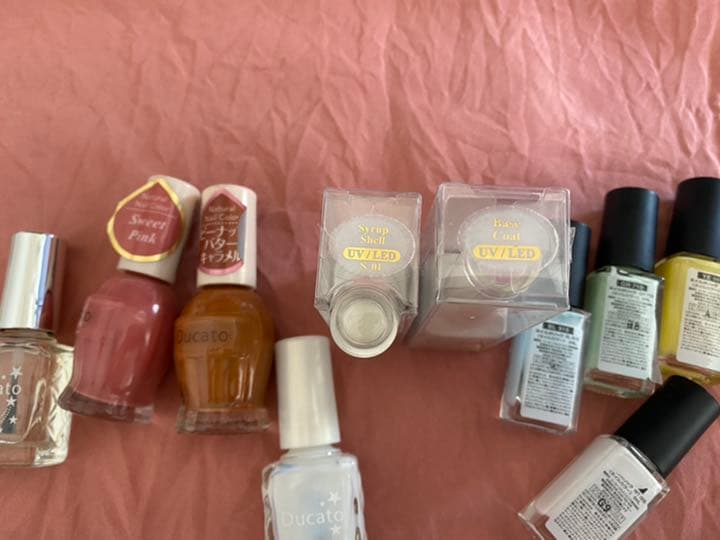 ネイルカラーとジェル