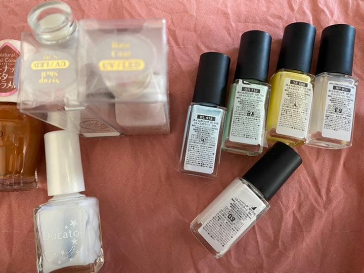 ネイルカラーとジェル