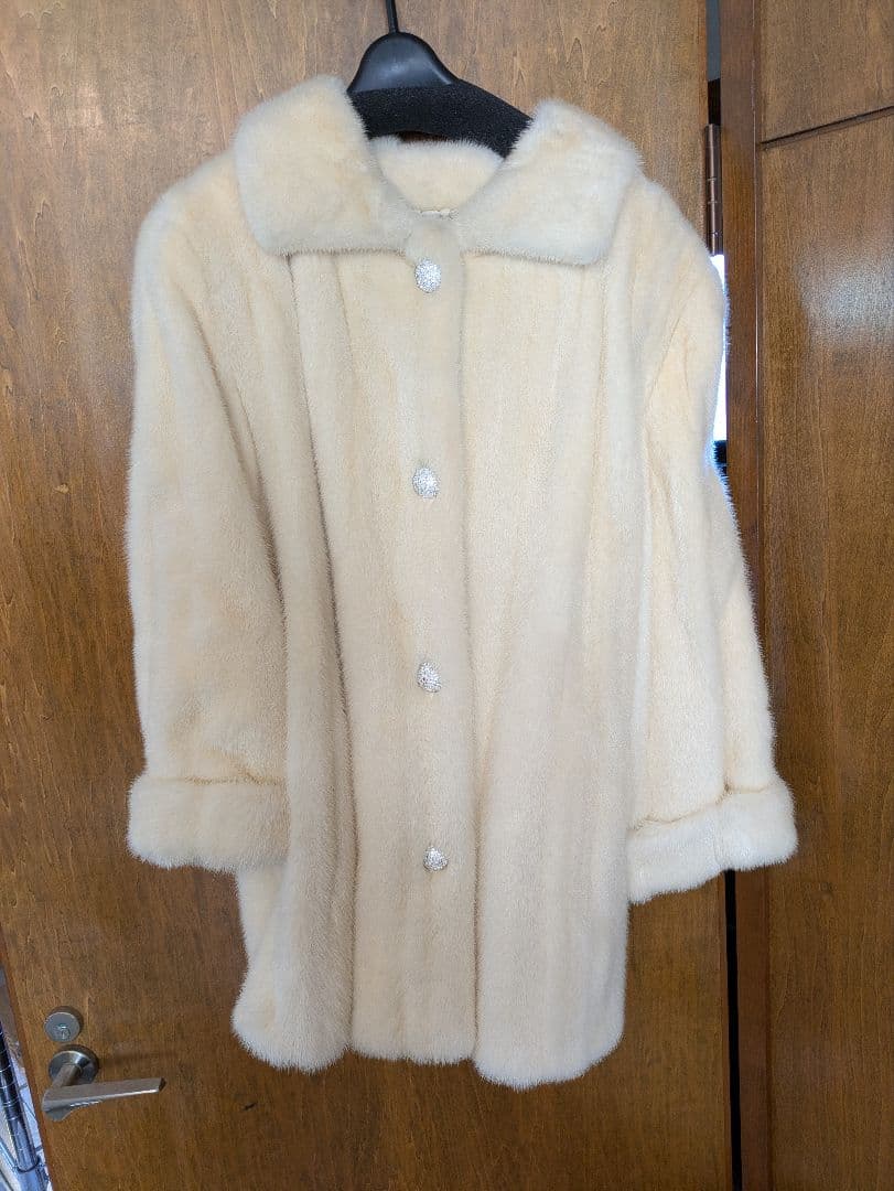 KHさん専用、寒さ対策クリーム色ファーコート ボタン付き