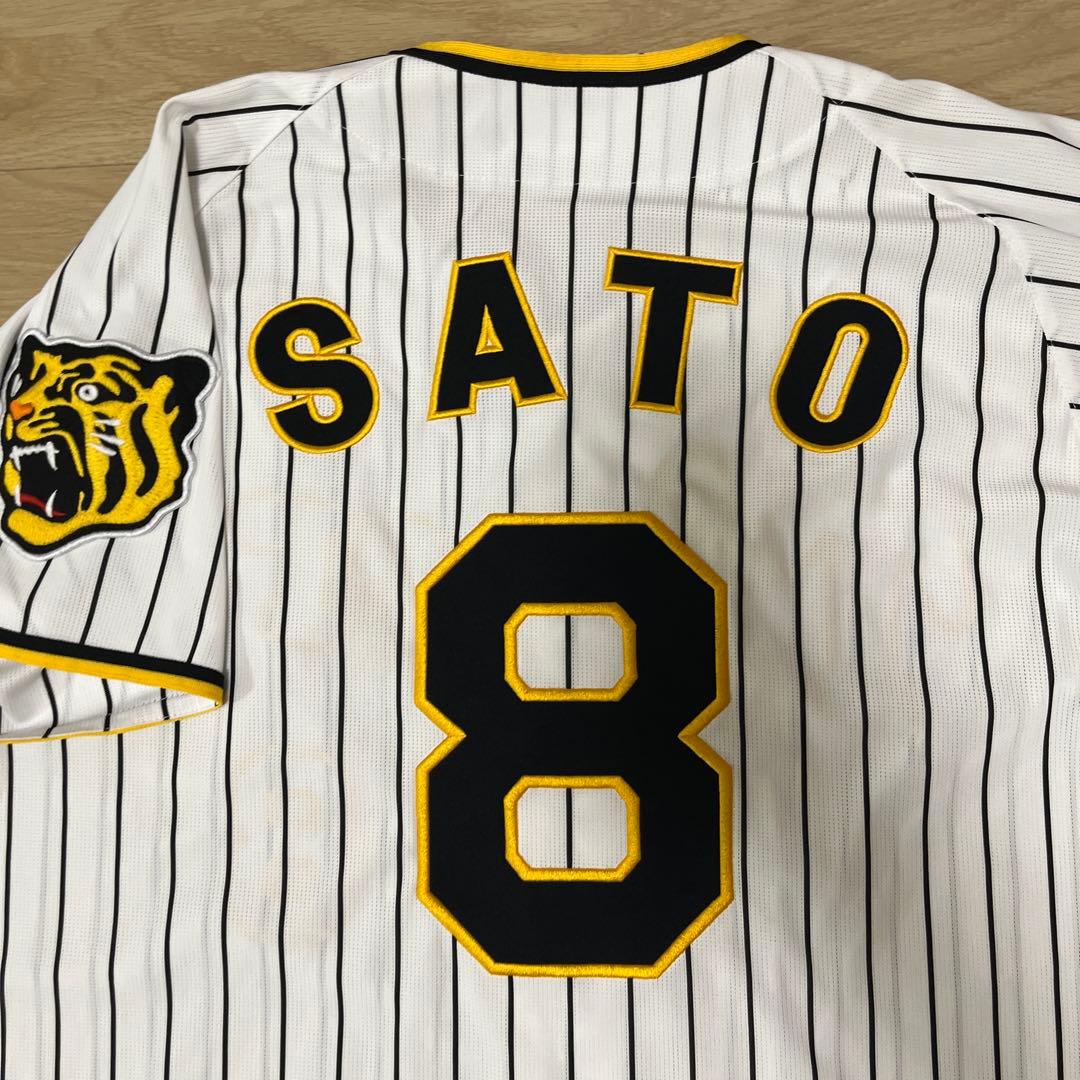 阪神タイガース　佐藤輝明　ホームユニフォーム　刺繍ユニフォーム