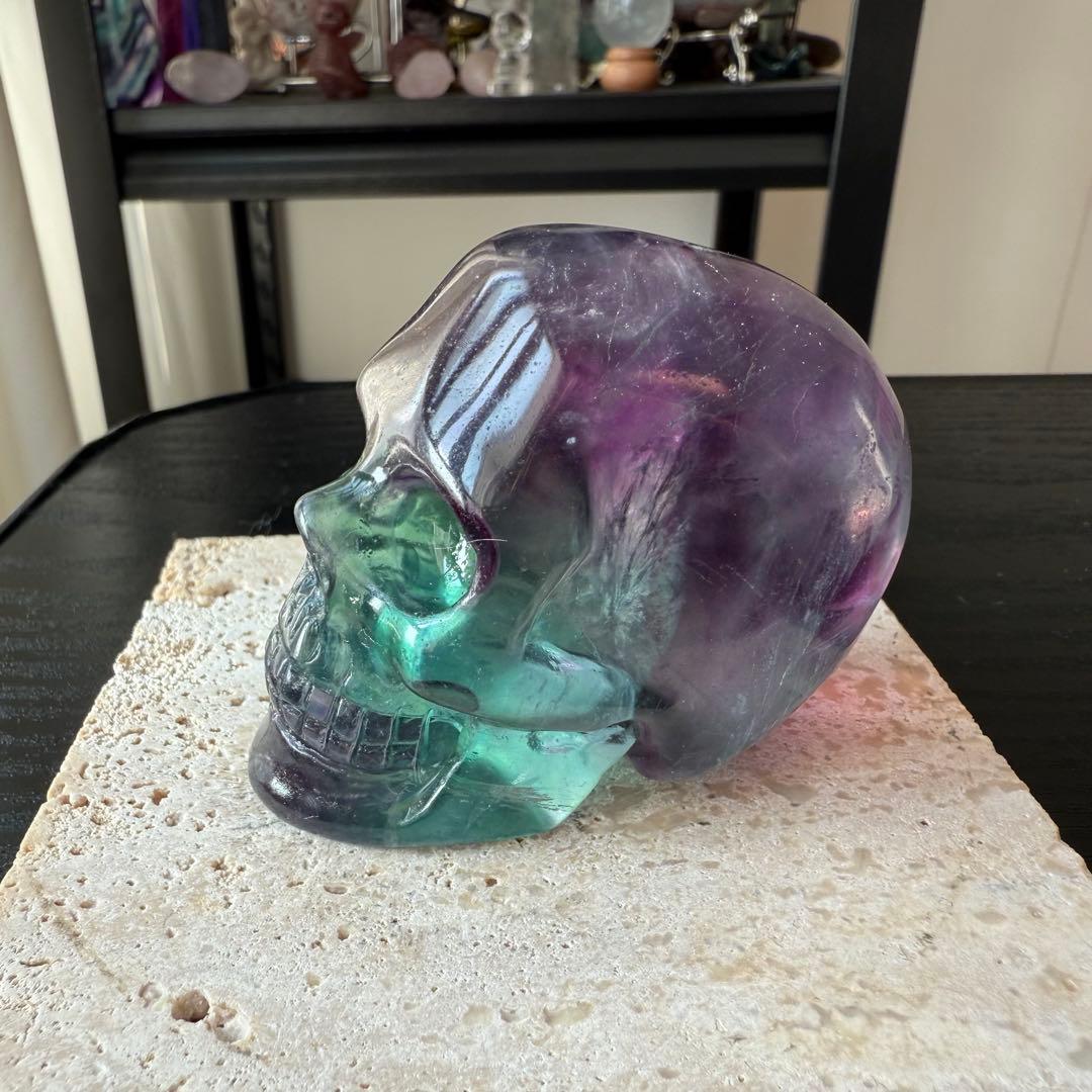 天然石フローライトのスカル　置物　彫物NO.010710