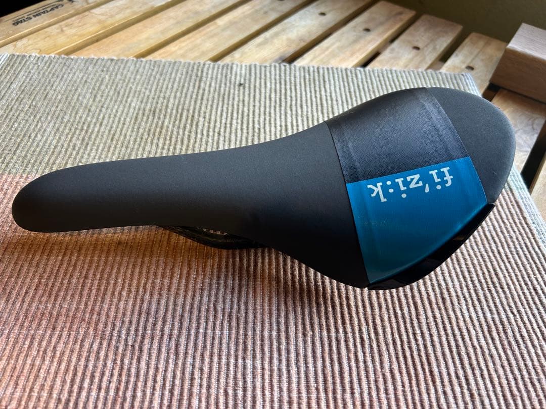 fizik アリオネ　R3 カーボン　フィジーク　軽量