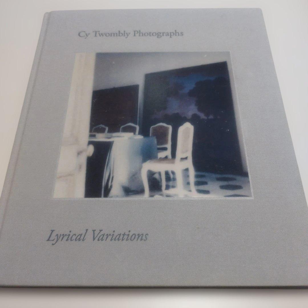 Cy Twombly Photographs　2016年初版 頁付け無し　HC