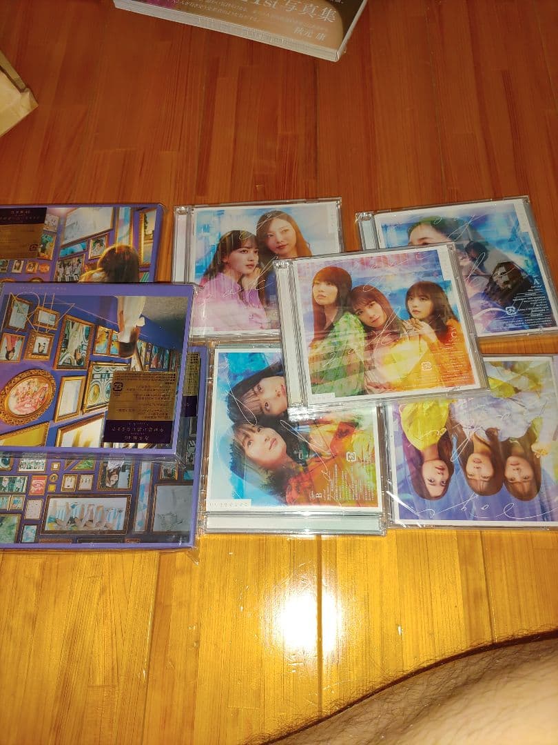 乃木坂の写真集と雑誌とクリアファイルとポスターと最新シングル曲