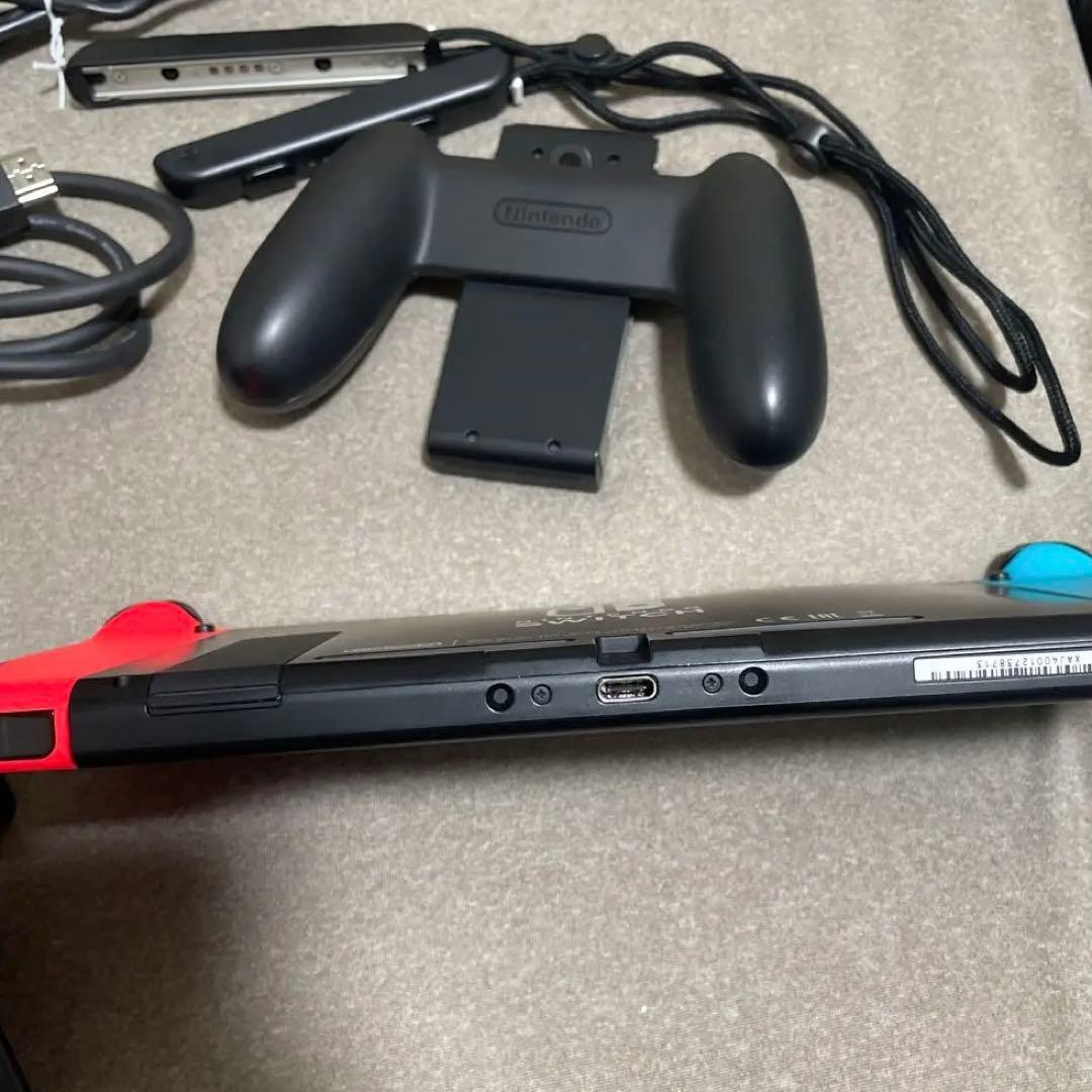 Nintendo Switch本体、ドック、ケーブル、ジョイコン