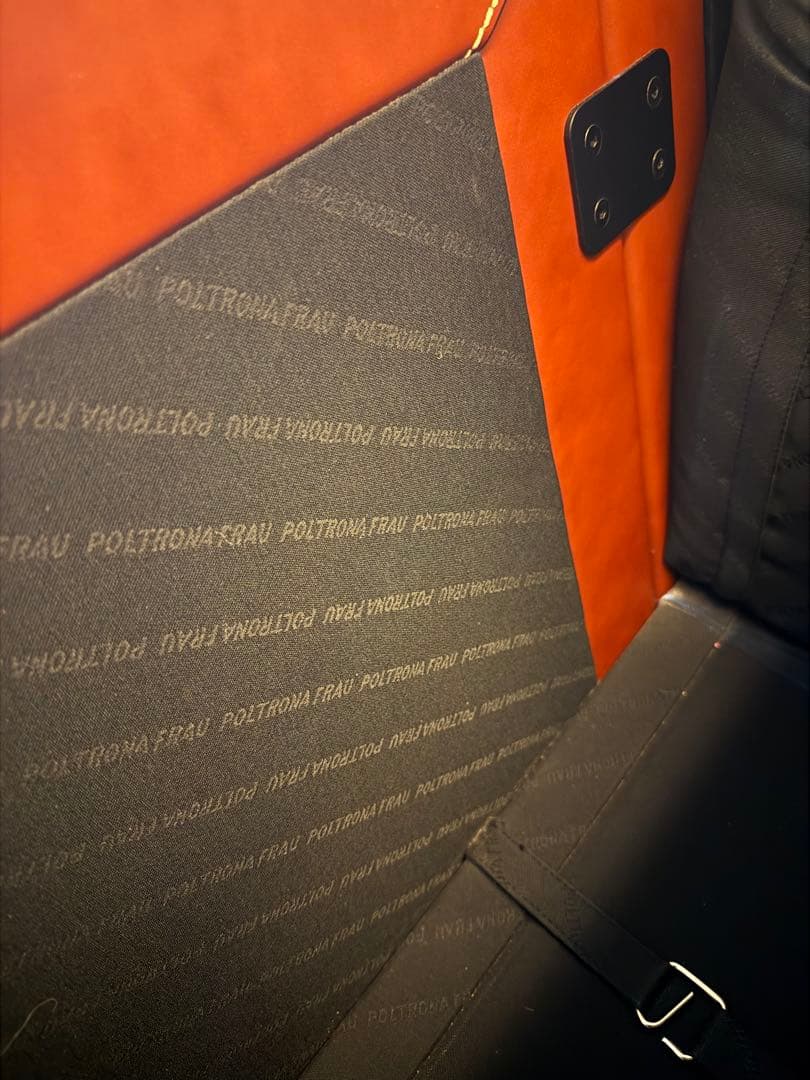 ポルトローナフラウ　クッション5個付き