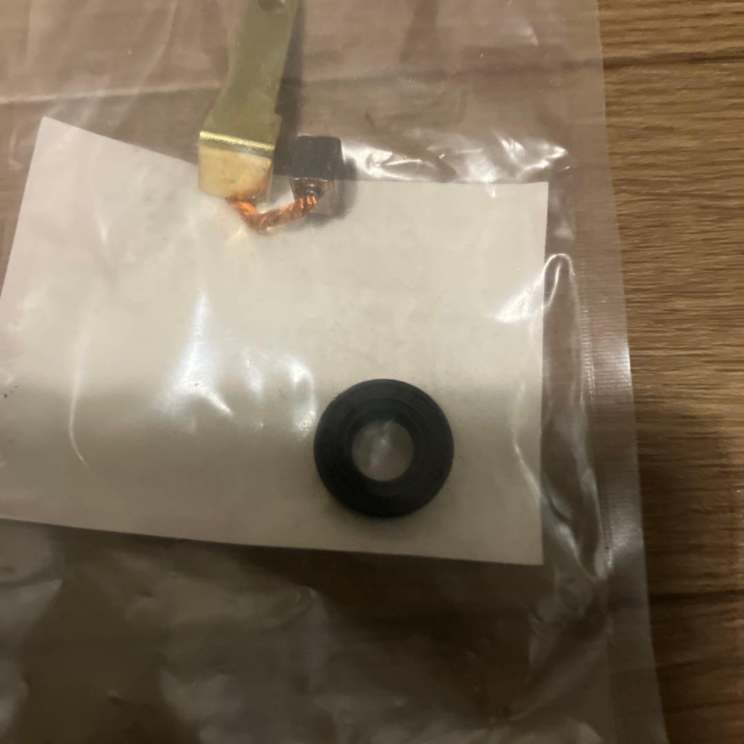 リード100純正セルモーターとオーバーホール用ブラシ