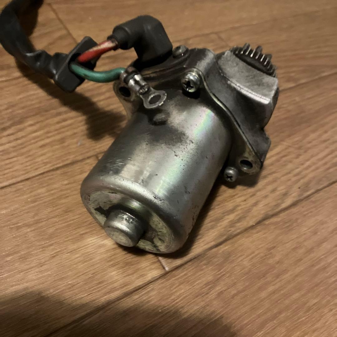 リード100純正セルモーターとオーバーホール用ブラシ