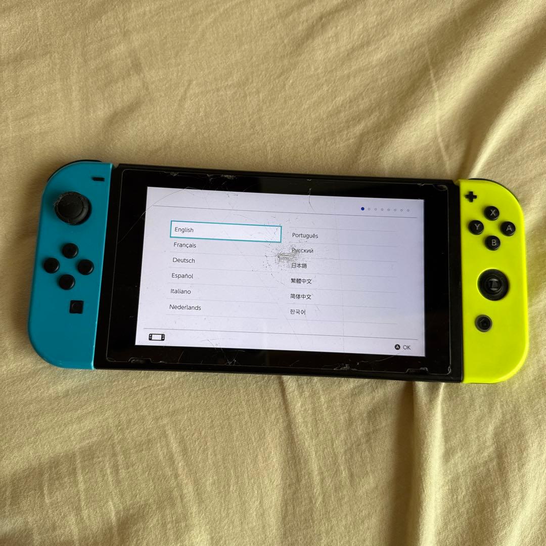 d*7様 Nintendo Switch 本体 ひび割れあり